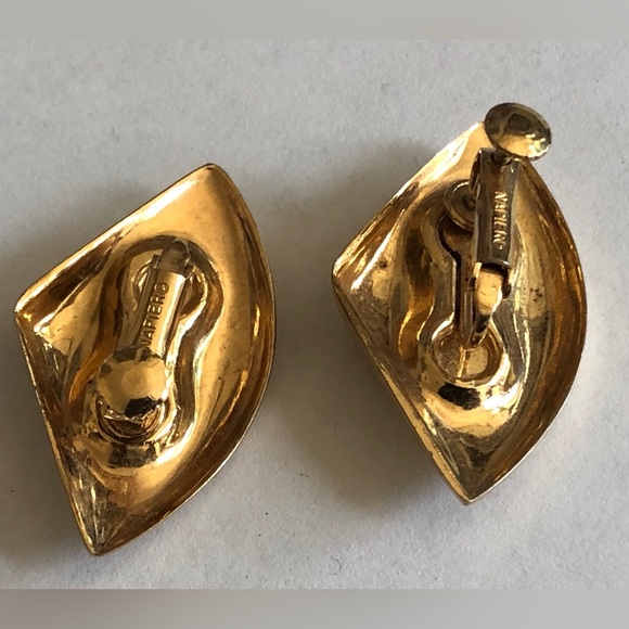 Vintage Napier Shell Shaped Gold Tone Earrings - Picture 4 of 7